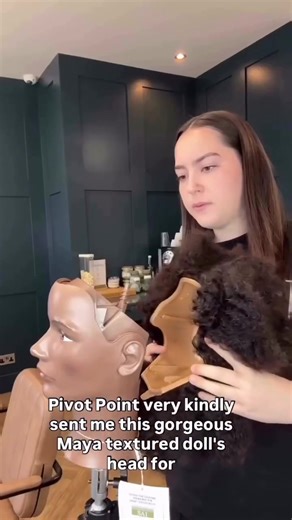 Switch it up! The Cap Series makes it easy to explore new looks by swapping caps in different lengths, colors, and textures. All on the same headform! Mix. Match. Transform. ✂️🎨➰ #CapSeries #Reusable #Sustainable #PivotPoint #LearnForward (🎥: deanlawtontaylorhair)