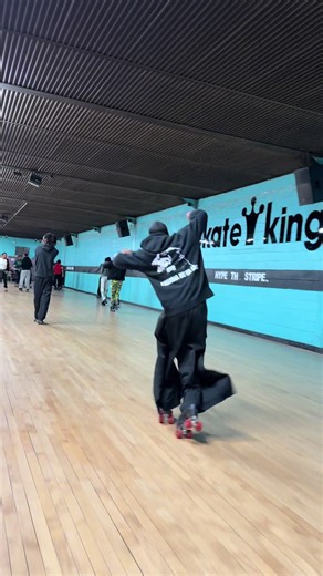 Lemme do my dance 🕺🏾 #rollerskating #stl #fyp