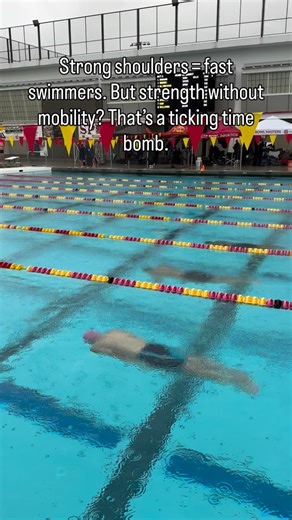 But most swimmers only train what they can see in the mirror. Bench, pull, repeat, while mobility quietly disappears. That’s not strength, that’s stiffness disguised as power. 💡 The swimmers who last longest build control in every range. ✅ Strength through length ✅ Scapular control before load ✅ Balanced pull and push patterns ✅ Stability in rotation and streamline 📩 DM me Strong Shoulder for the mobility-strength combo plan I use with high school and college swimmers chasing pain-free power. 