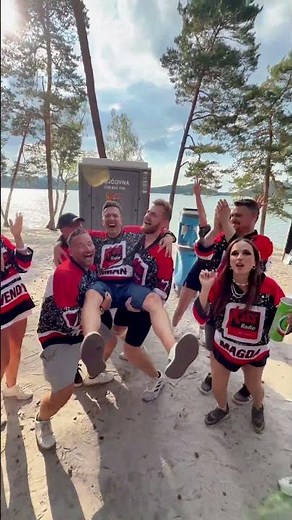 We are a team! ❤️ In every situation. 😁\n\n#kissradiokiss #behappy