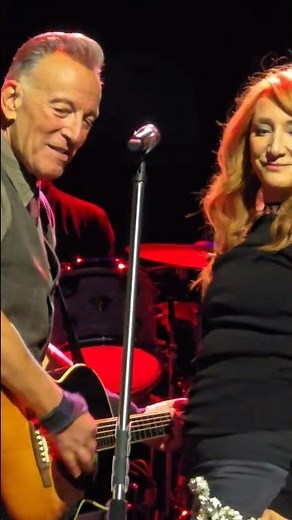 Bruce Springsteen & Patti Scialfa - "Fire" - Los Angeles, The Forum - April 4, 2024 - Part 2