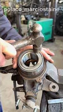How to replace a FRONT wheel bearing 😱 Do you know the secret to avoid damaging it? #cars #worksh...