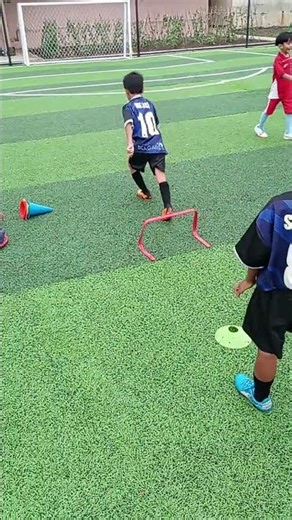 Melatih kekuatan tungkai kaki Messi bocil