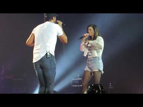 Luke Bryan "Home Alone Tonight" ( feat. Karen Fairchild) Live @ BB&T Pavilion