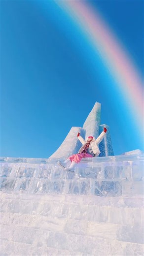 May Ho on Instagram: "站在冰雪大世界 冷风吹在脸上 我的心却慢慢松开了 原来世界这么大 我不用急着好起来 而是让我再这么冷的地方 好好抱紧自己🫶🏻 但如果不是太冷 我可能会在这里站到关灯 因为美到镜头不想收 人也不想走🩵❄️ 📹 • 特別谢谢 @allenkhor 冒着寒冷的天气也帮我拍美美 也Edited到很美😝🫶🏻 #冰雪大世界 #哈尔滨 #Harbin #travel #China"