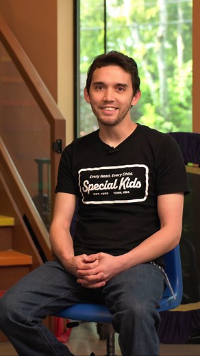 💛 From Stress to Smiles at the Dinner Table 💛 Our feeding therapist, Nicholas, shares a beautiful story of one family’s journey; how feeding therapy transformed stressful mealtimes into moments of joy, connection, and progress. With patience, encouragement, and tailored strategies, this child not only began trying new foods but also rediscovered the joy of eating alongside her family. 🥄✨ If you’re wondering whether your child might have a feeding delay, we encourage you to come in and have th