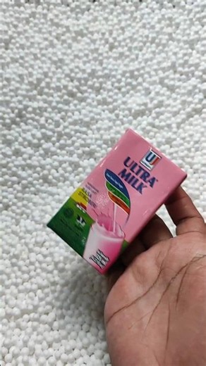 menemukan jajanan susu kotak ultra Milk rasa stroberi di styrofoam #ultramilk #findingsnack #susu