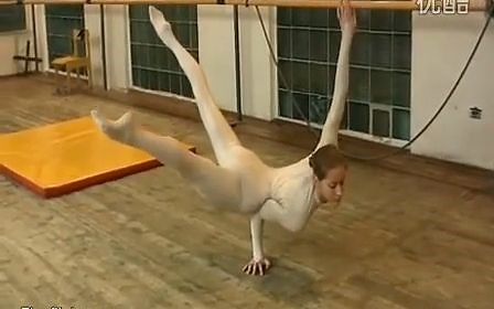 Maria Sarach柔韧与力量兼具的杂技表演 Maria Sarach acrobatic show