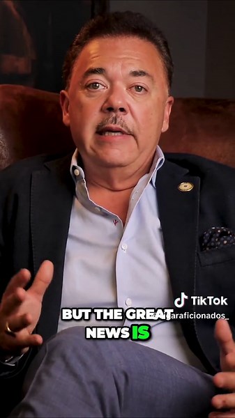 Master the Art of Relighting Your Cigar Like a Pro! Part 1 #cigarclips #smokelessons #beginnersblunder #cigar101 #cigartips #learntosmoke #novicepuffs #smokeandrelax #cigaraficionado #cigarlover #puffwisely #cigarro #cigarwhiskey #cigar #cigarbeginners #cigarnovice