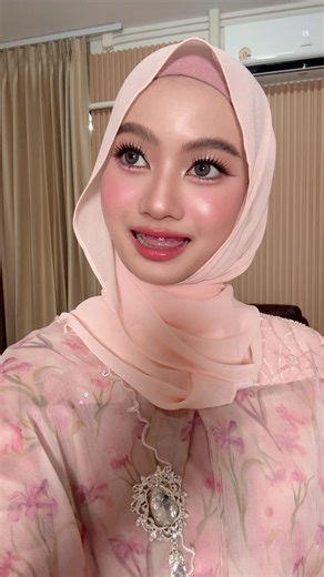 Make-Up Tutorial by Sofia Weakuno