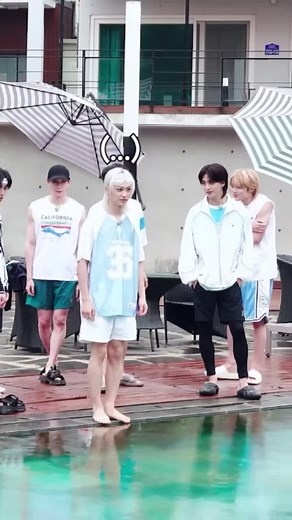 Poolside SKZ #1 - Funny Moments with Hyunlix and Stray Kids