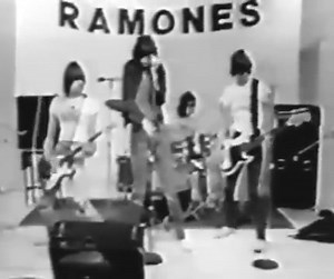 RAMONES - Blitzkrieg Bop (1976) | ruidos estranhos
