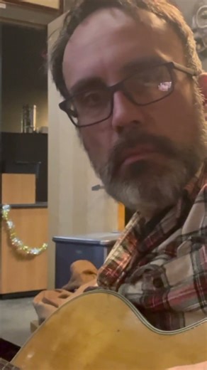 Messing around with a vintage Harmony Monterey at Professor Java’s in Albany. #Harmony #bluesman