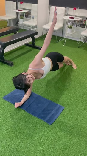 挑戦的な腹筋美女：ダイエットチャレンジ