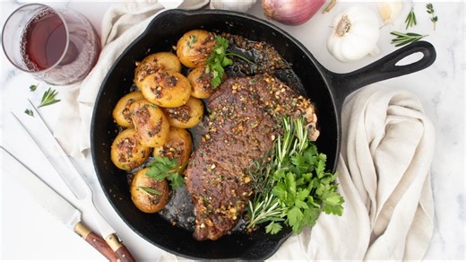 The juicy garlic steak & potatoes recipe that comes together in a skillet