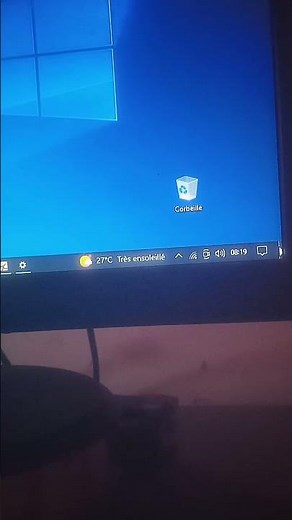 Accédez rapidement au bureau avec Windows +D & trait fin à l’extrémité droite de la barre des tâches
