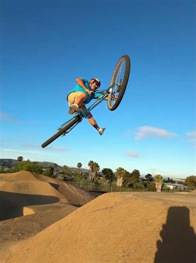 SE Colossal Ripper and Maniacc Flyer Take Flight!