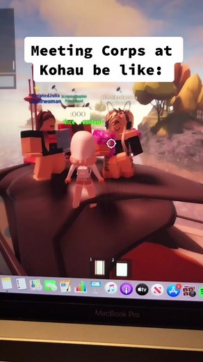 Exploring Kohaú Cafe: Tanghulu, Booths, and Yule Log Fish