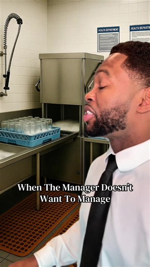 You know those managers that never want to do their job?! 😭 The ones “checking on something” in the back… But somehow always checking on a plate 🍽️ Or you call for a manager and suddenly it’s a scavenger hunt around the whole restaurant 🏃🏾‍♂️💨 Expo says they’re in the office. Office says they’re on the floor. Floor says they just stepped outside. Make it make sense. 🎭 Tag that coworker who always says, “Wait… which manager is actually here?” 👀 Drop your position below ⬇️ Server 🍽️ Barten