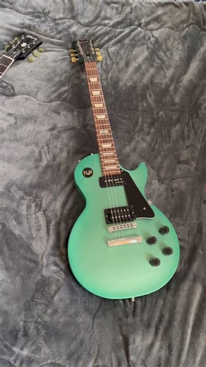 Gibson or Chibson ￼on can you decide? #gibson ‪@MartinBryan‬