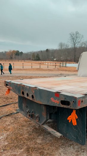 29K reactions · 171 shares | Years of rust and peeling paint—GONE!  Watch this truck bed get a fresh start with professional sandblasting. Smooth, clean, and ready for whatever comes next! GET YOUR MACHINERY READY FOR SPRING? Let Sandblast Pro handle it! Call (508) 596-6848 today!  #SandblastPro #RustRemoval #TruckBedRestoration heavydutycleaning | Sandblast Pro | Facebook