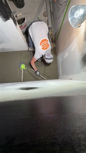 Installing deck mud in a shower pan!#diy#shower #tile #prep #float #screed #trowel