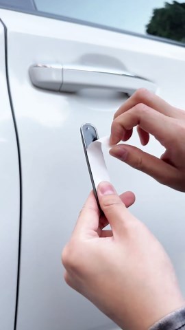 4Pcs Car Door Edge Guards, Universal Metal Auto Side Protector Self-Adhesive Anti-Scratch Car Decorative Strips(Red)