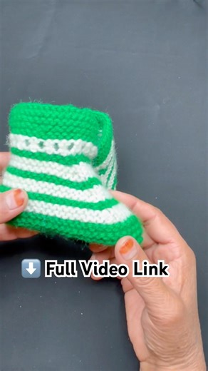 Very easy baby shoes💚 #babysocks #babyshoes #diy #socksdesign #woolensocks #socksknitting