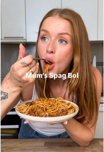 Delicious Spaghetti Bolognese Recipe with Fresh Ingredients