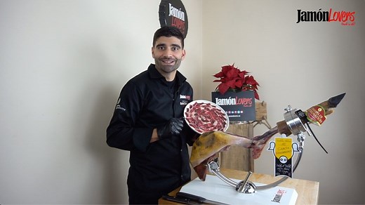 ¡Hola Jamón Lovers! Seguimos con el corte de nuestra paleta y hoy veremos cómo iniciarla por la contramaza, el primer plato de esta parte y algunos trucos de corte de la mano de Roberto González Santalla - corteacuchillo.com 🔪🐽 Paleta de Bellota 100% Ibérica DOP Dehesa de Extremadura de Jamones García Mimbrero 😋 | Jamón Lovers