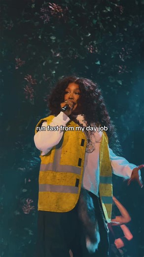 SZA Concert Video – Broken Clocks Performance