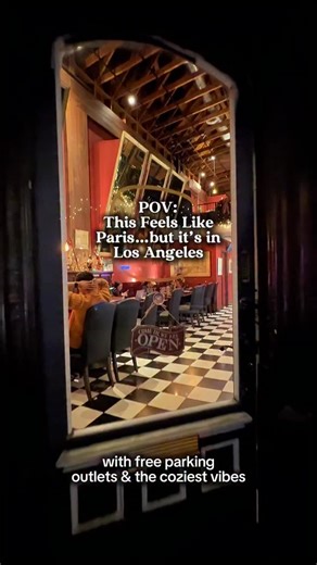 ✨ 𝐓𝐡𝐢𝐬 𝐡𝐢𝐝𝐝𝐞𝐧 𝐠𝐞𝐦 𝐜𝐚𝐟𝐞́ 𝐟𝐞𝐞𝐥𝐬 𝐥𝐢𝐤𝐞 𝐏𝐚𝐫𝐢𝐬 — 𝐛𝐮𝐭 𝐢𝐭’𝐬 𝐢𝐧 𝐋𝐨𝐬 𝐀𝐧𝐠𝐞𝐥𝐞𝐬 ☕️ ♥️ Save this & send it to someone who loves cozy cafés 𝐏𝐢𝐜𝐭𝐮𝐫𝐞 𝐭𝐡𝐢𝐬: ✨ soft light glowing against deep red walls ✨ checkerboard floors vintage mirrors ✨ quiet conversations drifting between tables ✨ warm coffee, matcha, or tea in your hands It feels like you wandered into a little European café you were just meant to find! The kind of place you sit down “for a minute”