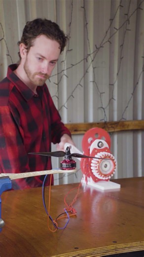 Drone motor driven by hand-cranked 3-phase generator #bldc #drone #propeller #generator #alternator