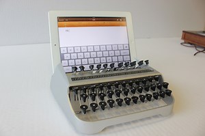 One-Off Keyboard Prototype Turns iPad Into Typewriter