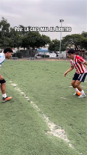 Bubu Medina on Instagram: "Cuando le caes mal al árbitro se ve y se sabe 😎😂⚽️ #fútbol #humor #parati #fut #viral"