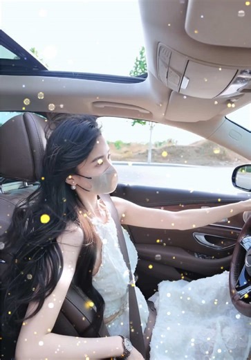 Sống đơn giản thôi, miễn vui là được. Ước mơ nhỏ thôi, làm được là được. Yêu người giản dị thôi, thật lòng là được. Kiếm vừa 💵 thôi, hạnh phúc là được.🤍