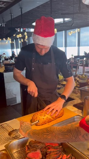 Nat Thaipun on Instagram: "Christmas lunch with my @vuedemonde fam 🫶🏾 And what a stunner on the Welly chef @sameold_sammould 🫡"