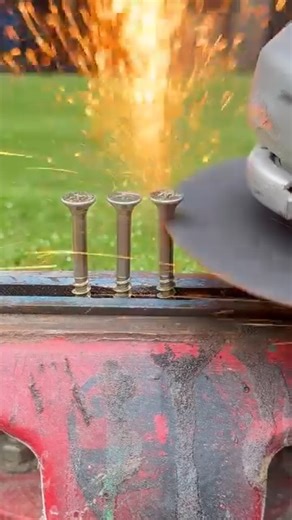 22K views · 54 reactions | O truque dos parafusos #parafusos #dicas #ideias #reparos #madeira #facavocemesmo #diy #diyproject #tools #ferramentas | Dicas de Construção | Facebook