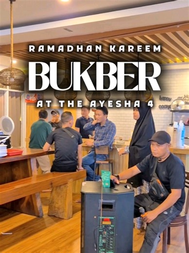 SAATNYA NGADAIN BUKBER KAMU BERSAMA THE AYESHA VILLA 4! 🤩 📲 Untuk reservasi hubungi Admin kami: CS 1 📲085693160655 CS 4 📲085655552329 CS 2 📲085602421778 CS 5 📲 085602421779 CS 3 📲085691915957 CS 6 📲085713620266 🌄 Golden View Pegunungan 👩‍👩‍👧‍👧 Kapasitas up to 35 orang 🛏️ 5 Queen Size Bed 🚿 5 Kamar Mandi Water Heater 🎤 Karaoke Room, Living Room, & Smart TV 🛜 Free WiFi, Electricity, & Water 🎱 Billiard & Balcony with Citylight 🏊‍♂️ Private Swimming Pool 🍽 Kitchen Set & Dining Ar