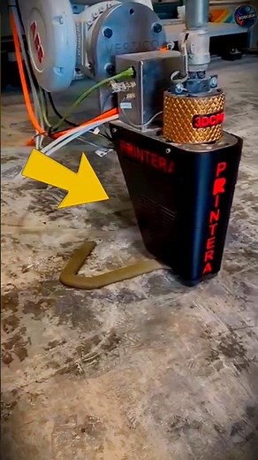 This 3D Printer Builds a House in 24 Hours 🤯