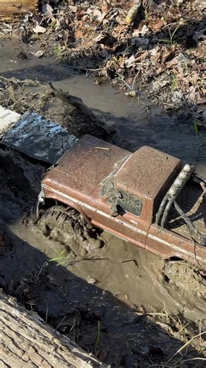 Traxxas TRX4 Ford Recovery Truck Adventure