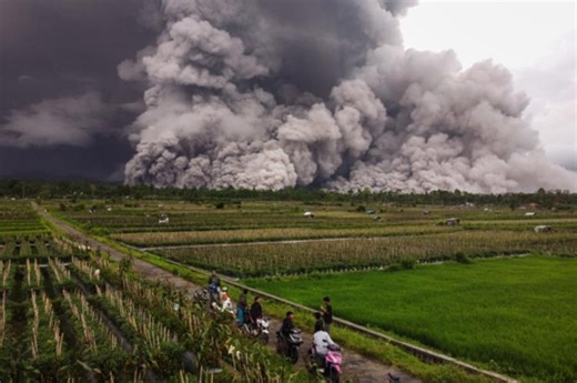 EN IMAGES. Éruption spectaculaire du volcan Semeru : alerte maximale sur l’île de Java en Indonésie