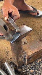 see the process of making rubber tapping knives on the island of Sumatra, Indonesia #blacksmith #bladesmith #pandaibesi #alatpertanian | Kanjeng Taqwa