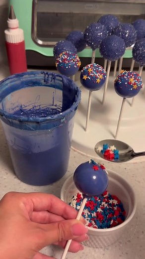 Red, White, and Blue Cake Pops for 4th of July