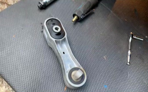 MINI Cooper F56、F57 发动机架更换 机脚更换