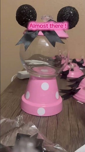 Minnie Mouse DIY Gumball machines for a birthday party