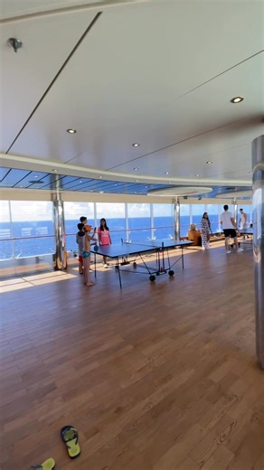 Área de jogos e piscina coberta do MSC Preziosa, navio belíssimo! #msccruzeiros #msccruises #MSCPreziosa #travel | Família Stedan