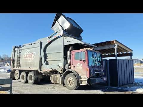 Suburban Waste SWS: Mack TerraPro McNeilus Atlantic ‪@minnesotagarbageman‬