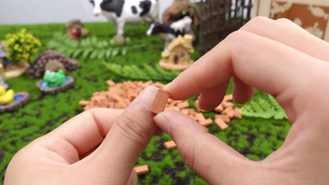 Civaner 350 Pcs Mini Bricks for Landscaping Building Construction Wall Bricks Small Miniature Tiny Clay Model for Crafts Fake Blocks for DIY Dollhouse Christmas Village Garden, 1/35 Scale(Red)