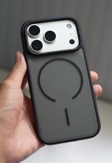 Clear and Simple iPhone MagSafe Case Review